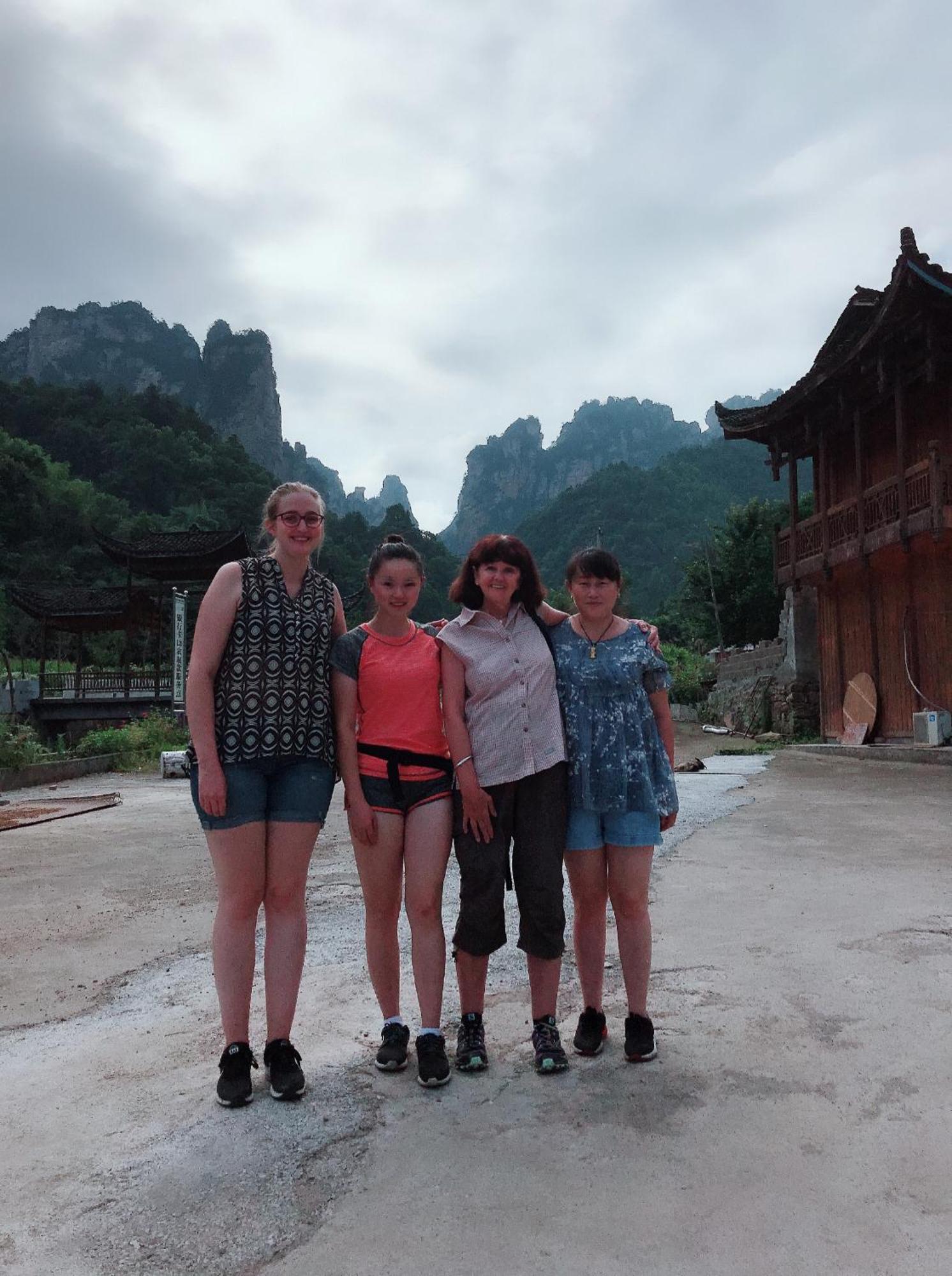 Tongfu Inn Чжанцзяцзе Экстерьер фото