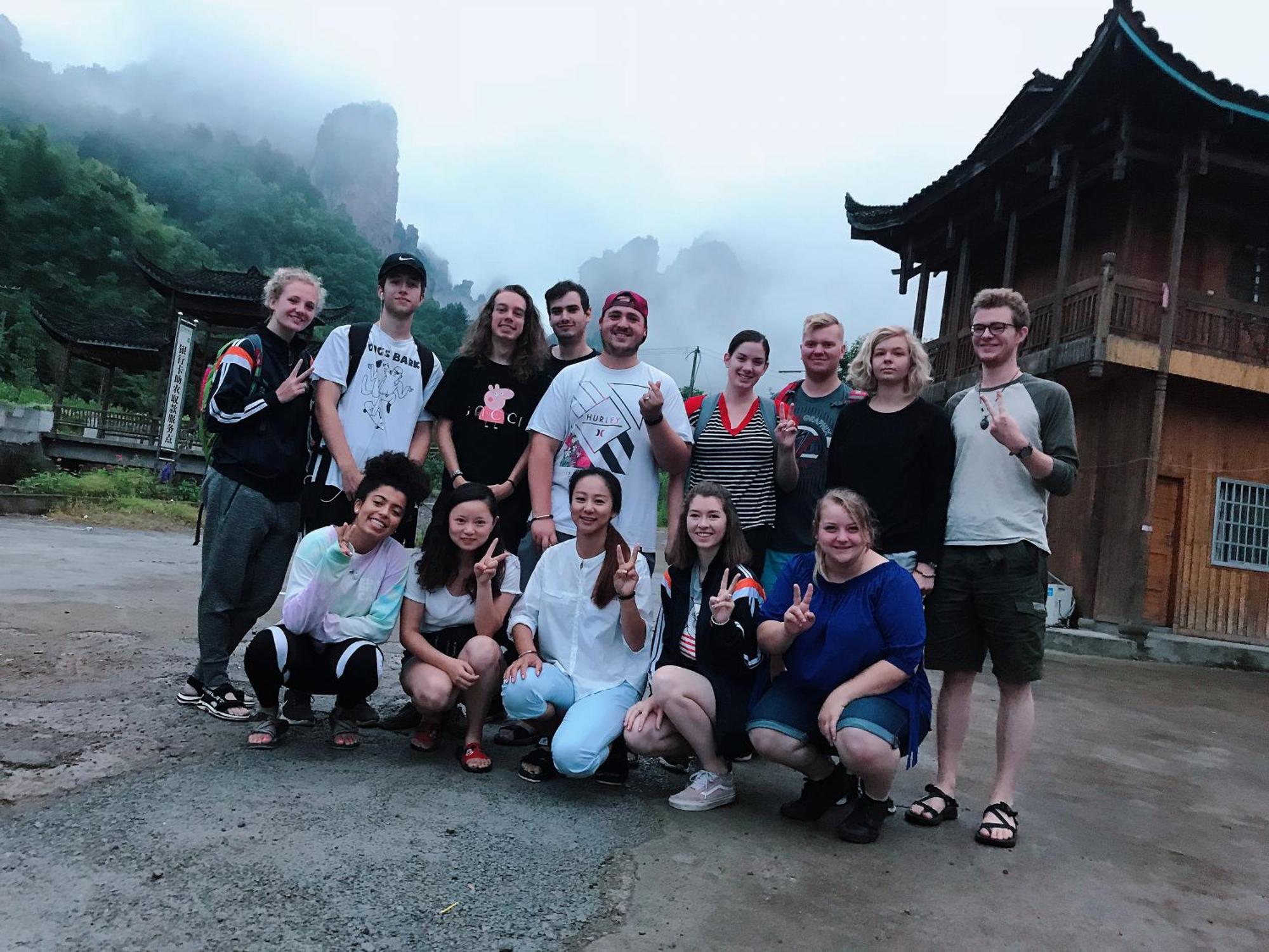 Tongfu Inn Чжанцзяцзе Экстерьер фото